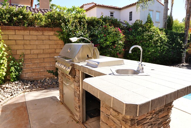 Building Photo - 1816 Pintura Cir W