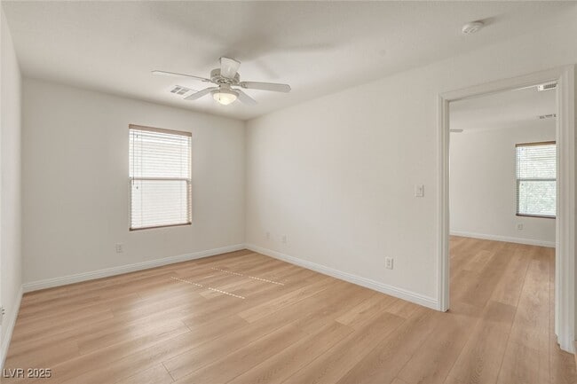 Building Photo - 10808 Wallflower Ave