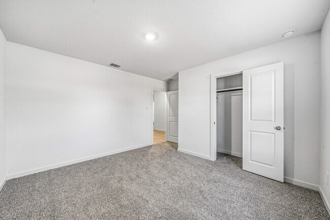 Building Photo - 3919 Langridge Dr