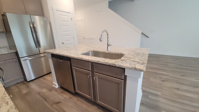 Building Photo - 7589 Discovery Pt Dr NW