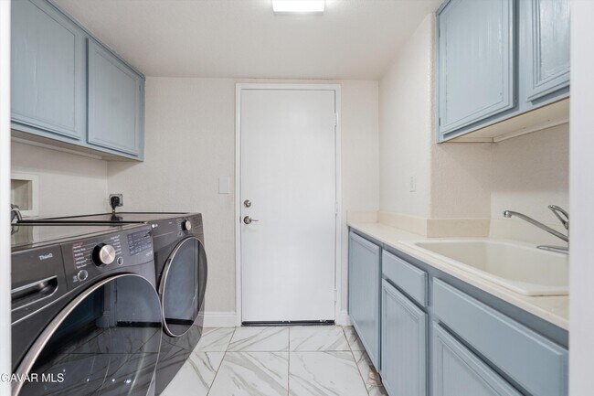 Building Photo - 1638 Miki Way