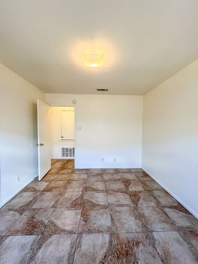 Building Photo - 2603 Edgefield St