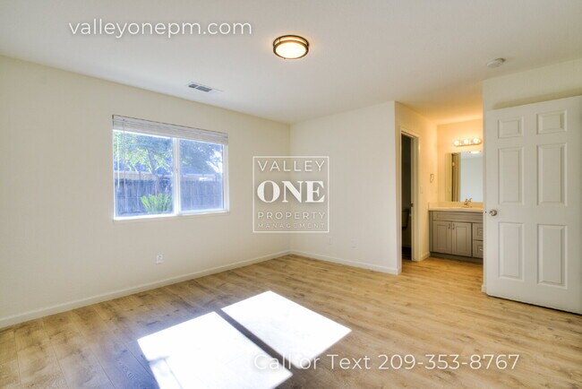 Building Photo - 1634 Arlington Ct