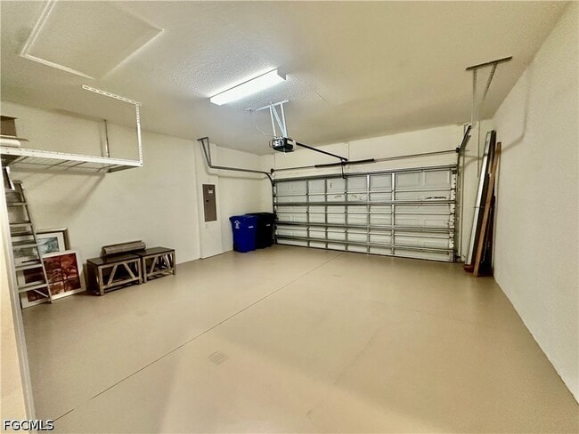 Building Photo - 11600 Golden Oak Terrace