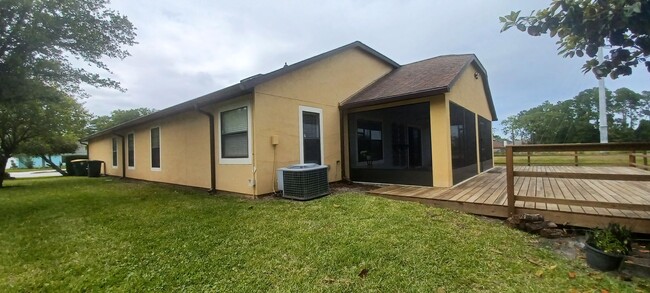 Building Photo - 4 Bedroom/ 2 Bath Home With Lake View   *A...