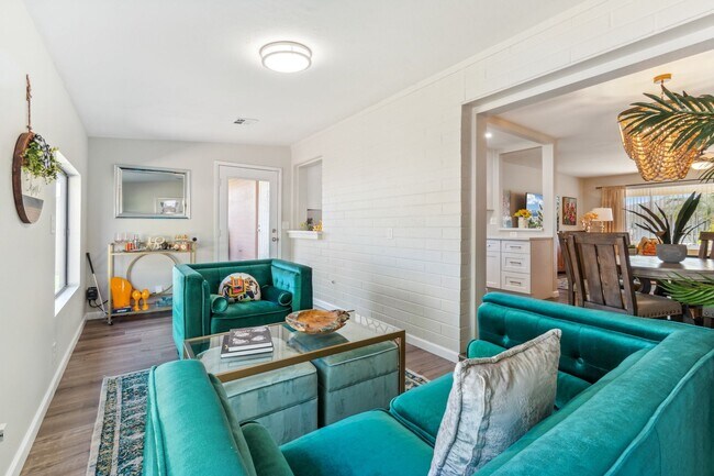Building Photo - Updated Mesa Home w/ Community Pool/Spa & ...