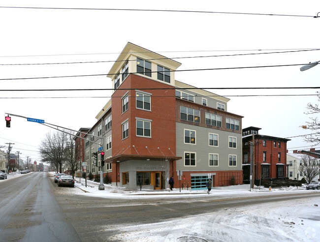 Building Photo - Danforth on High