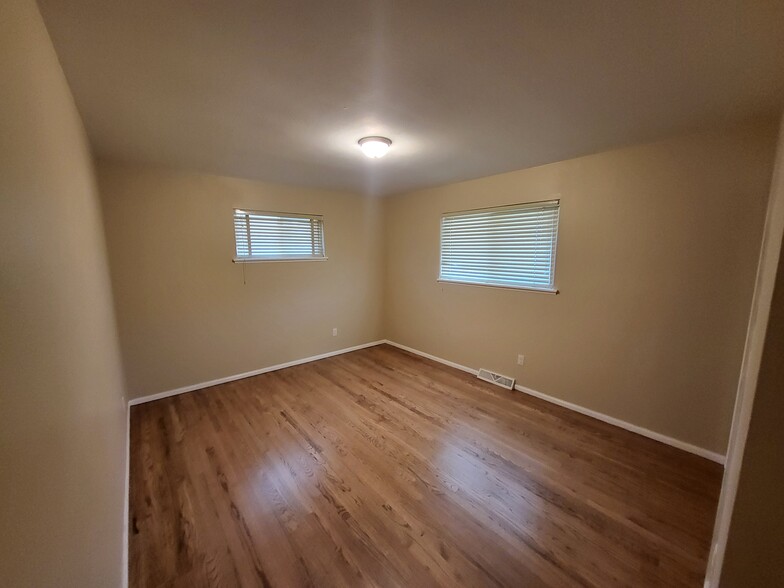 Bedroom 3 - 1909 Collier Ave