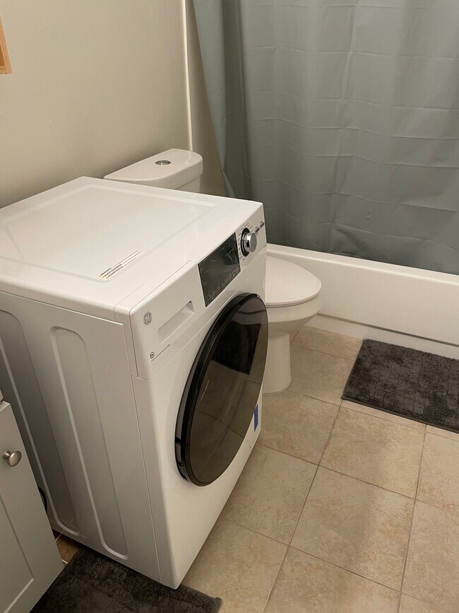 Building Photo - 999 Wisconsin St