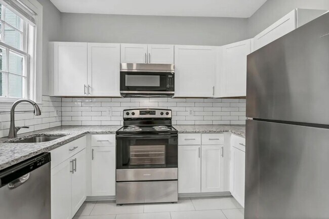 Building Photo - Pre-Leasing for the 26-27 School Year! - H...