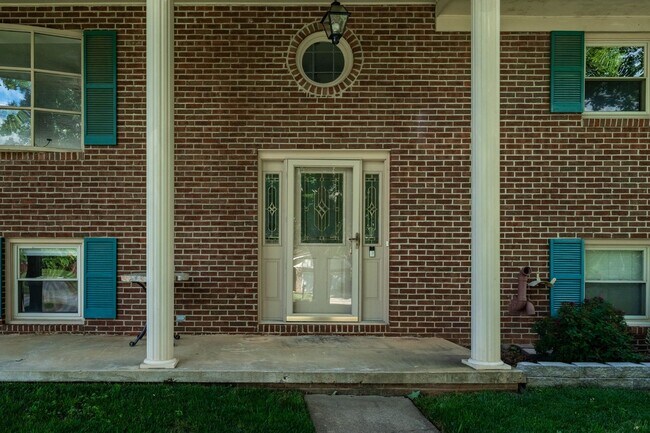 Building Photo - JC Rental Available. Prime location