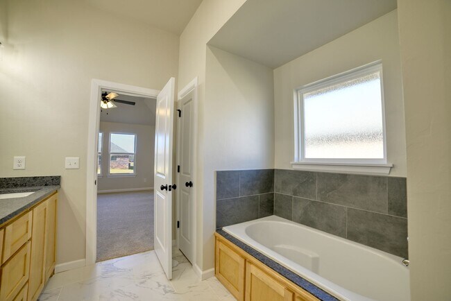 Building Photo - Brand New Home In Washington!