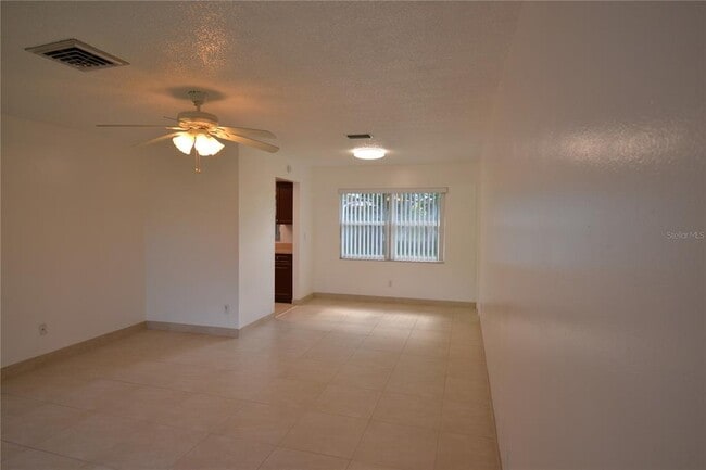 Building Photo - 2357 White Oak Cir