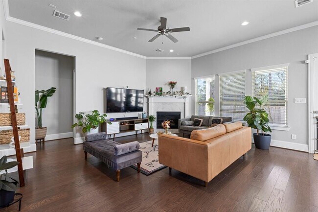 Building Photo - 2311 Pale Star Dr
