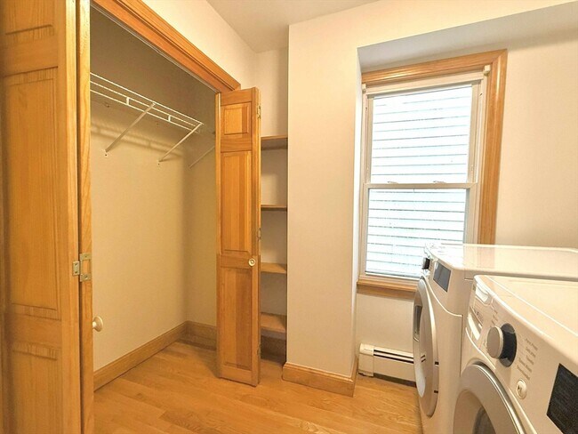 Building Photo - 180 K St