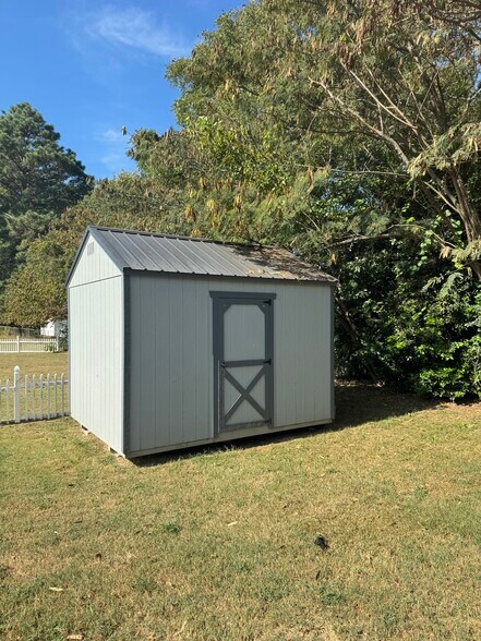 Building Photo - 1617 Friendly Rd