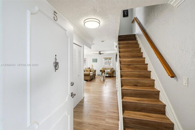 Building Photo - 3862 NE 171 St