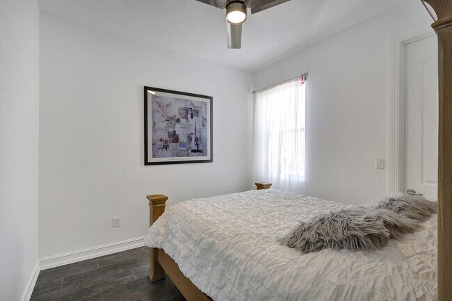 Building Photo - 100 NW 69th Cir