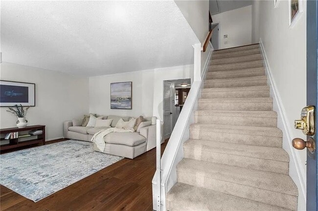 Building Photo - 1028 Riverbend Club Dr SE