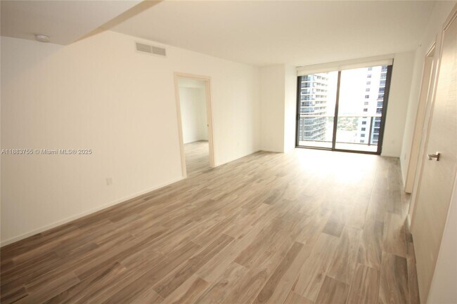 Building Photo - 801 S Miami Ave