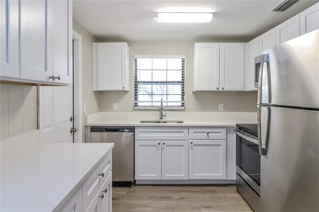 Building Photo - 3914 Deleuil Ave