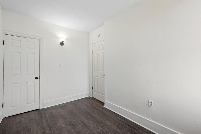 Building Photo - Bright 2 Bedroom, 1 Bath Home in Harrisburg, Pa!