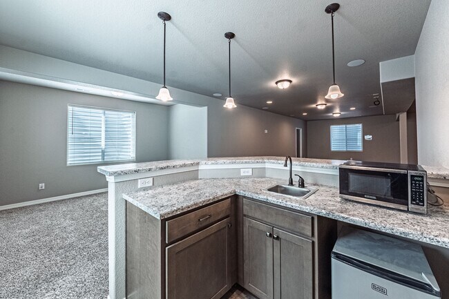 Building Photo - 9782 Emerald Vista Dr