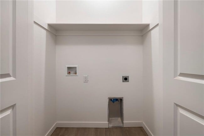 Building Photo - 102 N West Ave