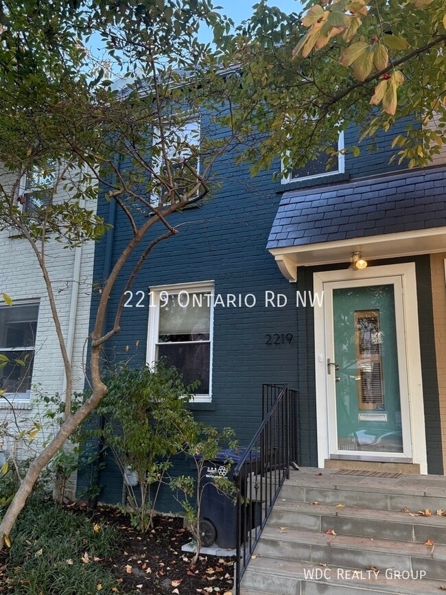 Primary Photo - 2219 Ontario Rd NW