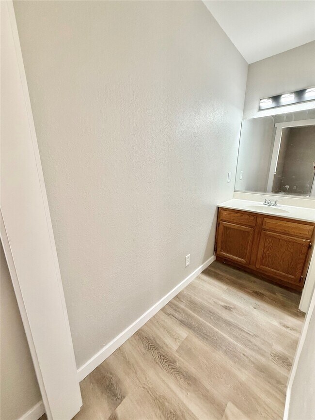 Building Photo - 132 Clinton Hill Dr