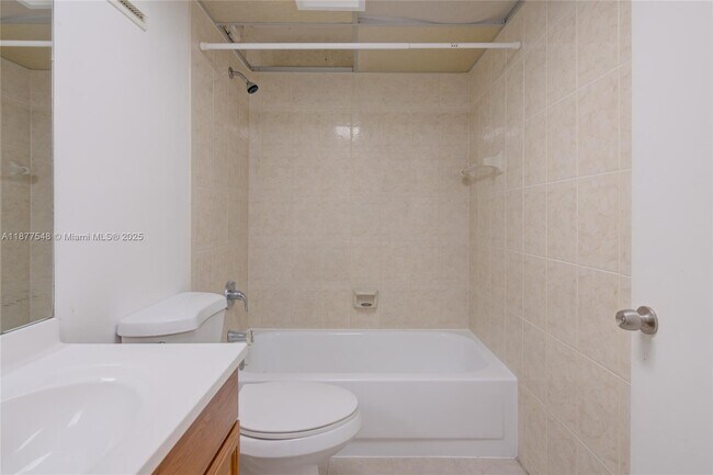 Building Photo - 10835 SW 112th Ave