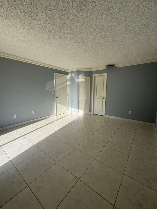 Building Photo - 10324 Boca Bend W