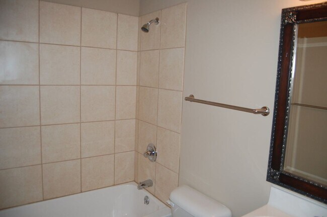 Building Photo - Charming 3 Bedroom 1.5 Bath Home