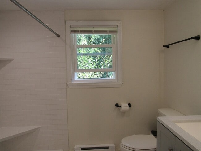 Building Photo - 47 Vinebrook Rd