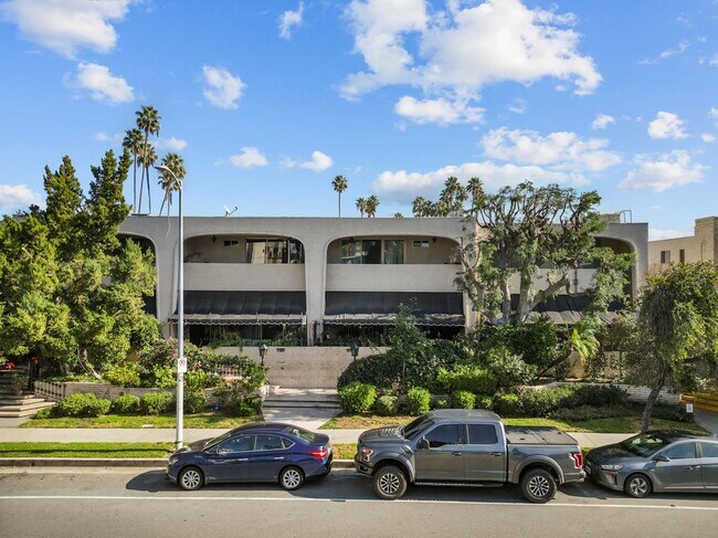 Building Photo - 5282 Lindley Ave