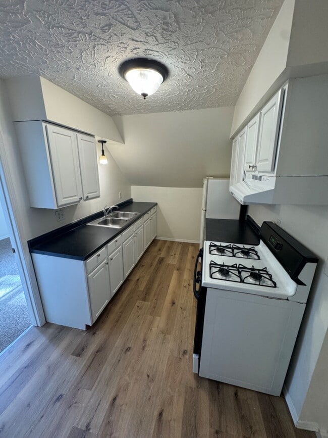 Building Photo - 611 N Mclean St