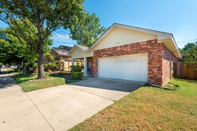 Building Photo - 1302 San Miguel Dr