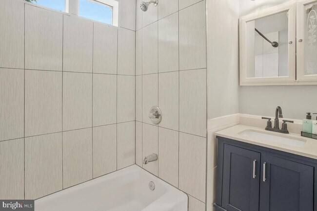 Building Photo - 509 Denham Rd