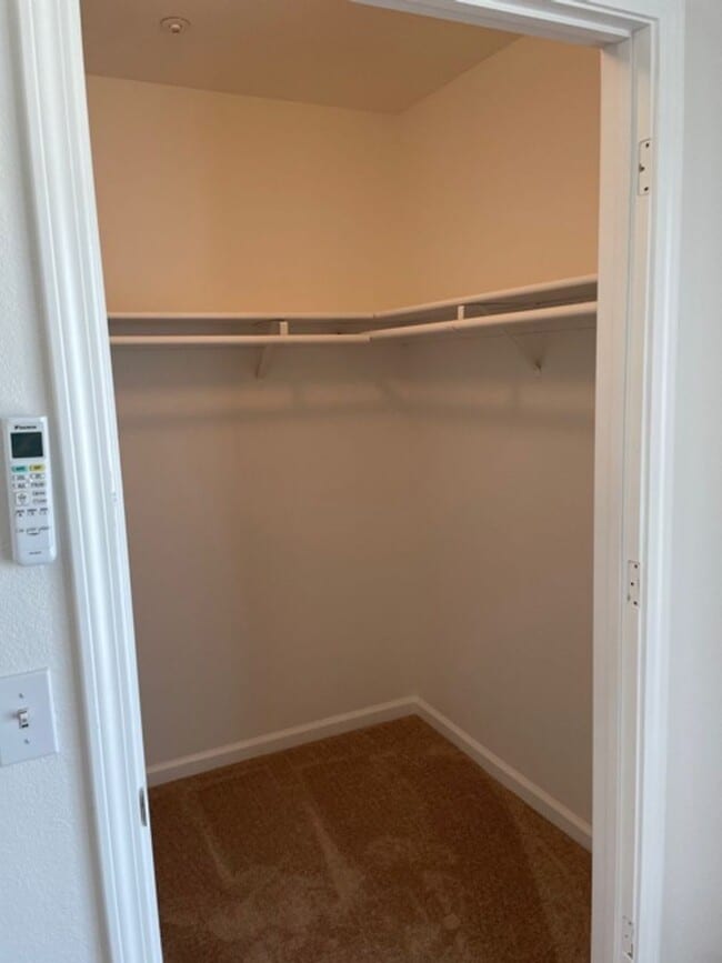 Building Photo - 1 Bed/1 Bath Upstairs Apartment in Gated SR Complex.