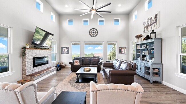 Building Photo - 2330 Sunset Ridge