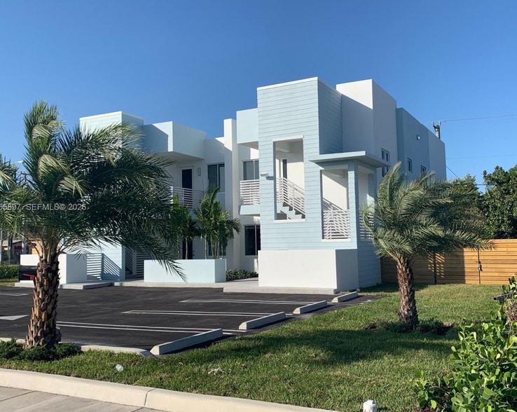 Building Photo - 803 E 28th St