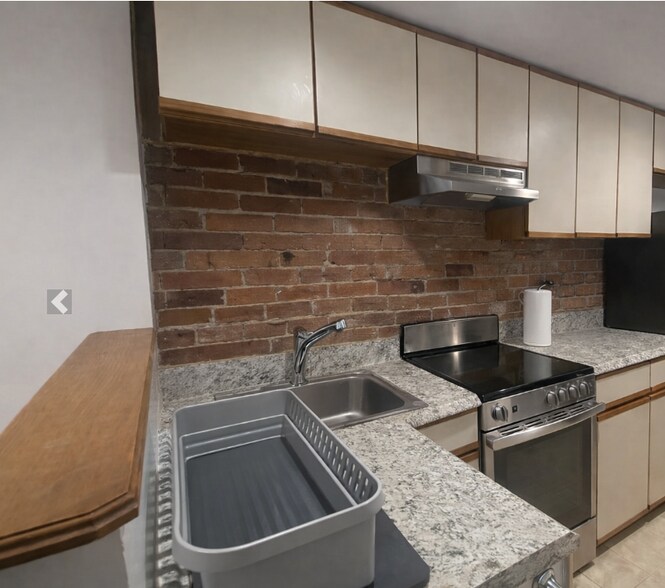 Building Photo - 214 Hemenway St