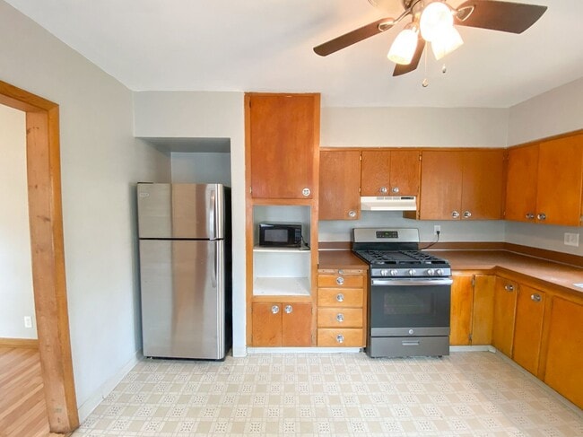 Building Photo - 3 Bedroom House for Rent!