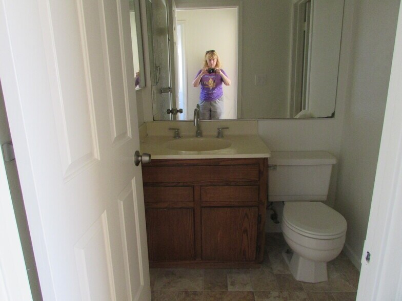 Bathroom 2 - 5271 Bishop St