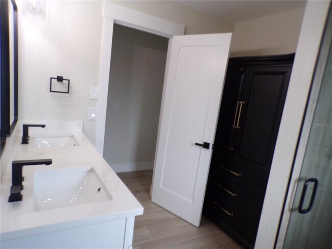 Building Photo - 510 Medici Ct