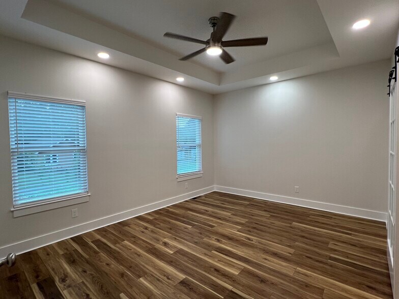 Building Photo - 3912 Meadow Ln