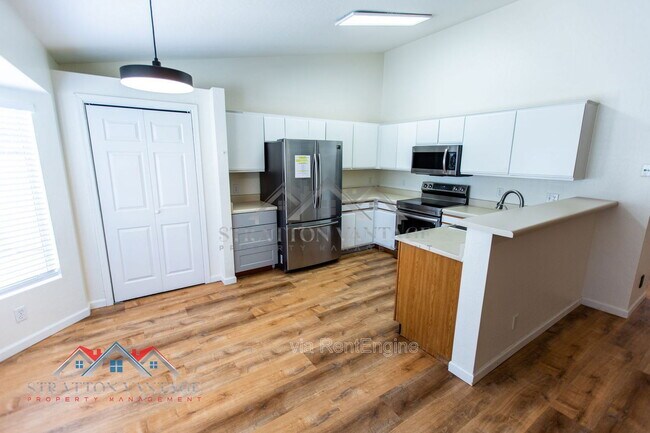 Building Photo - 2334 E Longhorn Pl