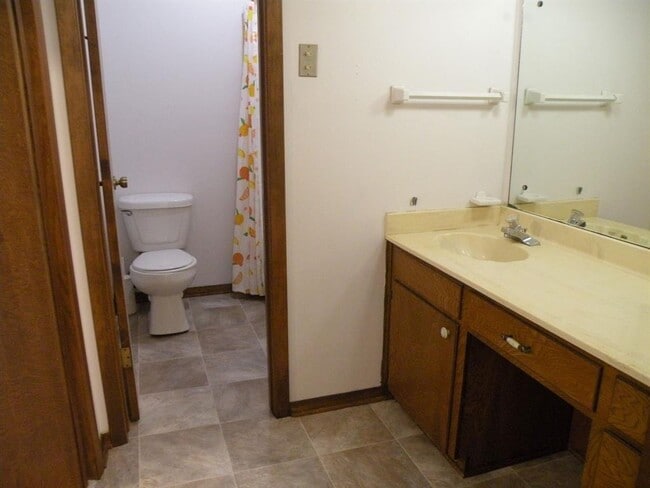 Building Photo - 785 Bader Dr