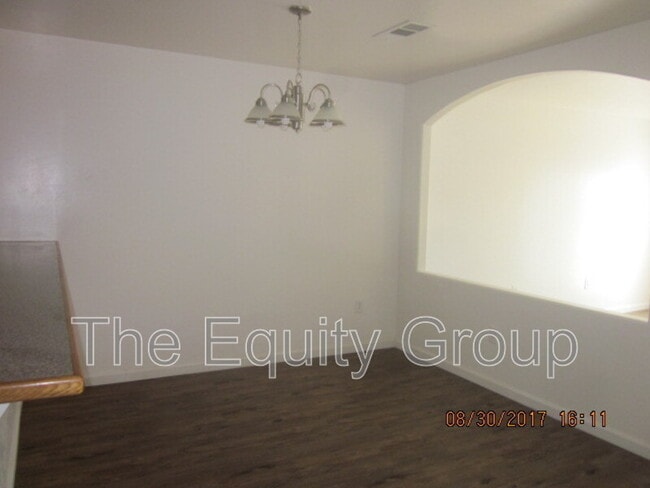 Building Photo - 437 N Park St