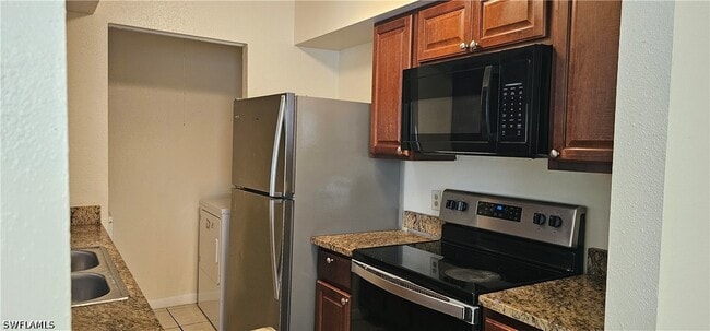 Building Photo - 2865 Winkler Ave